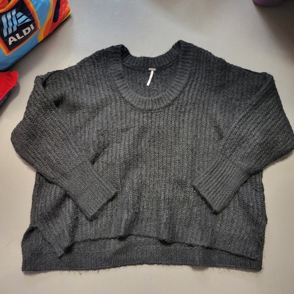 Free people sweater Black Scoop Neck Oversized size Medium soft chunky sweater - Picture 3 of 4